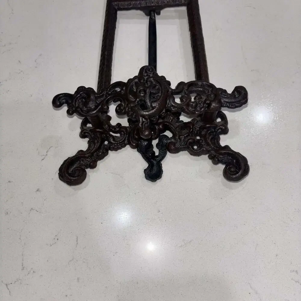 Unbranded vintage cast